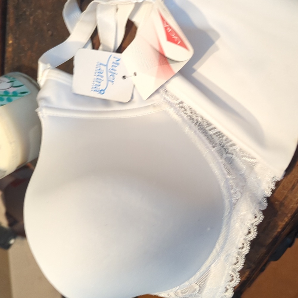 White bra - Picture 5 of 5